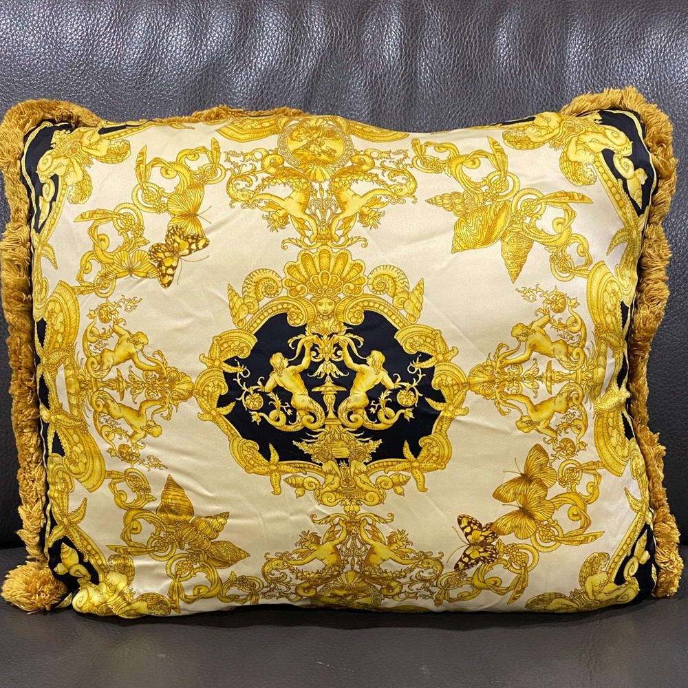 Versace pillow!✨